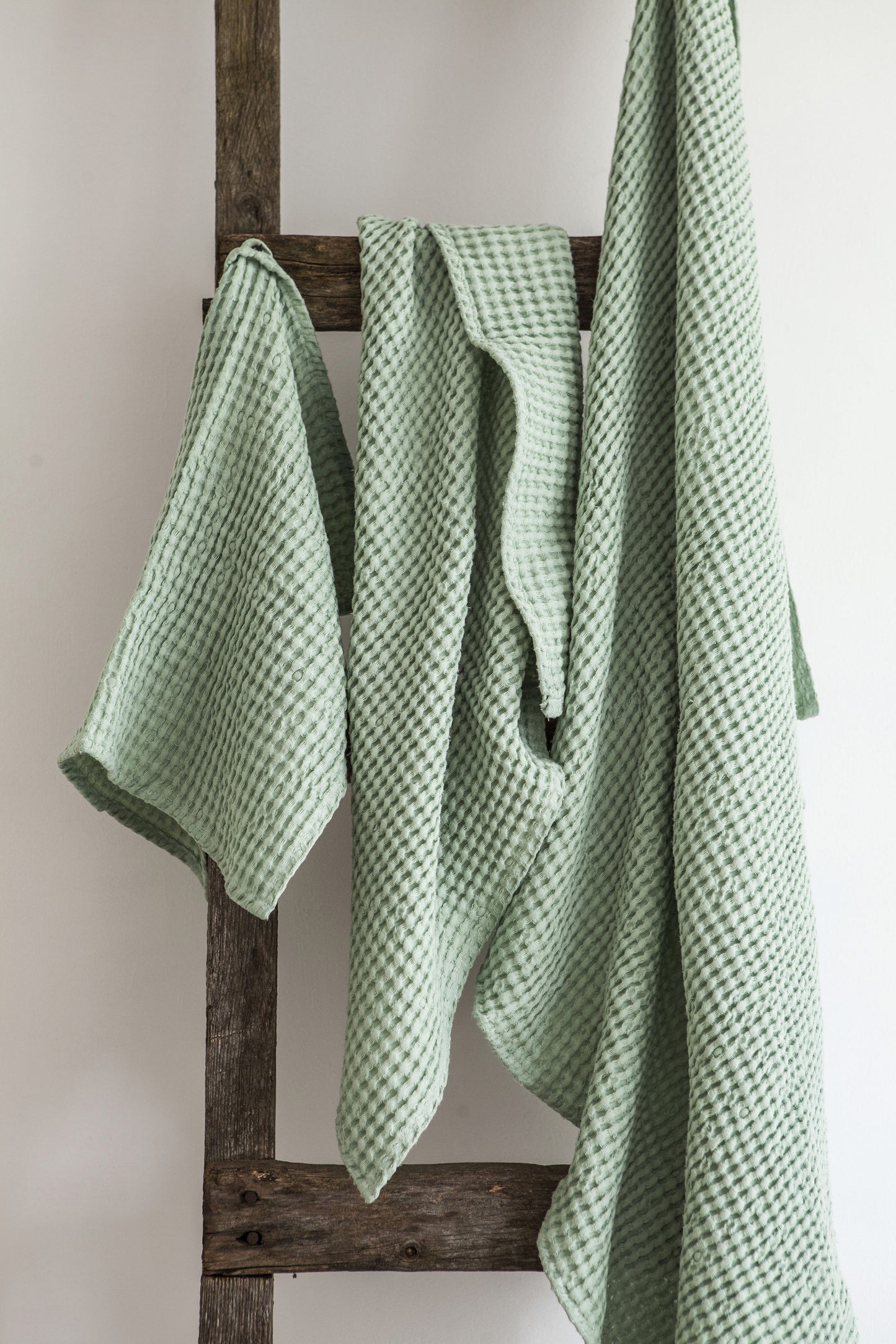 Linen Bath Towel Set. Soft Waffle Linen Towels For Face, Hands and Bath.