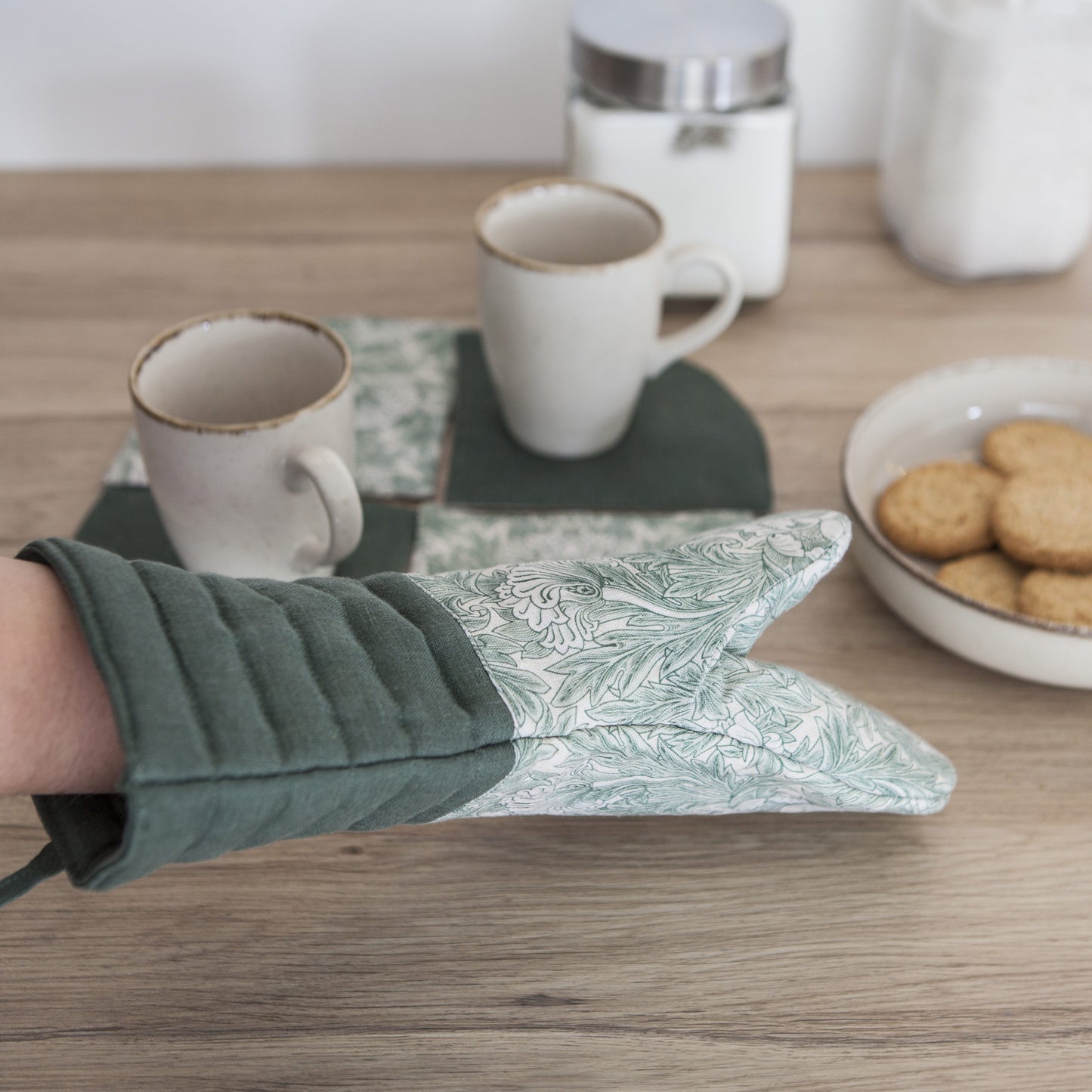 Linen Oven Mitt with Vintage Tulip Print